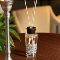 Diffuseur d'huiles essentielles en gros, flacon conique en verre de 100 ml, diffuseur d'arômes à bâtonnets avec couvercle en bois