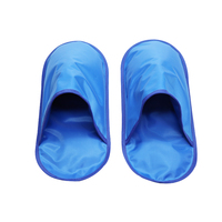 Chaussons de thérapie par le froid et le chaud pour soulager la douleur des pieds gonflés due à la chimiothérapie, avec tissu imperméable.