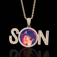 Collier Pendentif Photo Personnalisé Lumineux et Éclatant avec Lettres Connectées, Sertissage Multi-Pierres, Breloque Photo, Pièce de Mode Hip Hop