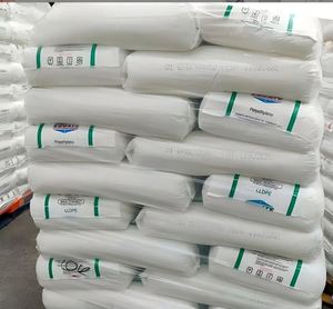 วัตถุดิบพลาสติกโพลีเอทิลีนความหนาแน่นต่ำเชิงเส้นชนิดบริสุทธิ์ LLDPE R50035 ความทนทานสูง สำหรับการขึ้นรูปถังเก็บน้ำด้วยวิธีโรโตโมลดิ้ง - Product Image 3