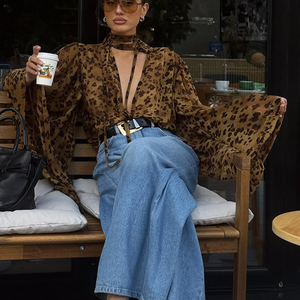 Blus Wanita Terbaru Kerah V Lengan Panjang Motif Leopard <span class=keywords><strong>2026</strong></span> Pakaian Kasual Musim Panas Bahan Sifon Atasan Wanita - Product Image 2