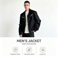 Veste en polyester pour homme, noire, style utilitaire, fermeture éclair sur le devant, poches à rabat avec boutons pression, sangle à boucle, boucle de manche, détail de col, streetwear tendance