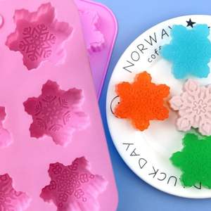 Moule en silicone flocons de neige de Noël pour bougies, bombes de <span class=keywords><strong>bain</strong></span>, savons, pâtisseries et plateaux à biscuits pour les fêtes de Noël - Product Image 6