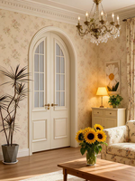 Porte battante simple en bois de style médiéval blanc, avec anse circulaire profonde et double anse en fil, verre dépoli
