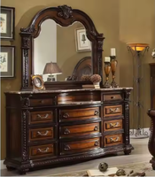 Ensemble de chambre à coucher de style européen royal français italien élégant et luxueux, taille king, fonction massage, meubles en bois massif sculpté et en cuir
