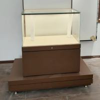 Présentoir à bijoux en verre avec éclairage LED, dimensions personnalisables, écologique et durable