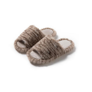 Pantoufles en daim doux haut de gamme, adaptées à une utilisation intérieure et extérieure, confort hivernal, pantoufles en fourrure pour femmes avec fonction antidérapante - Product Image 2