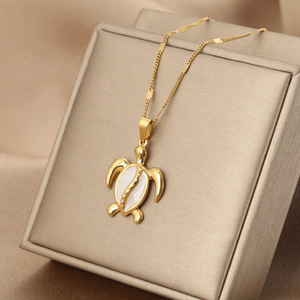 Collana da Donna SongYi alla Moda con Tartaruga Dorata in Acciaio Inossidabile, Catena per Clavicola con Tema Oceanico - Product Image 3