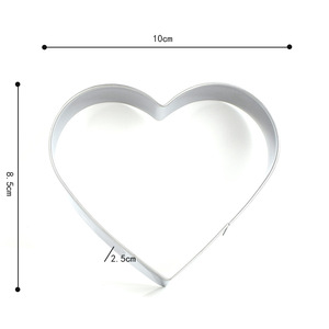 Cutter en silicone en forme de cœur, personnalisable avec logo, mignon, non toxique et compatible lave-vaisselle, pour fondants, biscuits et accessoires de pâtisserie. - Product Image 2