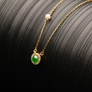 Colgante de Esmeralda Natural Verde Maya Feicui Grado A con Cadena Lockbone, Joyería de Oro 24K, Tipo Hielo Verde Intenso, Forma de Huevo - Product Image 4