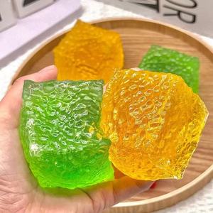 ของเล่นบีบสควิชชี่เนื้อสัมผัสแบบน้ำแข็งหิมะ ลูกบอลมอลโทส ของเล่นบีบสควิชชี่รูปทรงลูกบาศก์ ของเล่นบีบคลายเครียด - Product Image 2