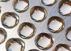 340nm <span class=keywords><strong>UV</strong></span> LED SMD 3535 UVA LED สำหรับการพิมพ์3D และการบ่ม <span class=keywords><strong>UV</strong></span> การวิเคราะห์ด้วยแสงวิทยาศาสตร์ - Product Image 4