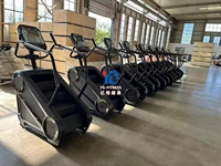 YG-C013 Stepmill motorisé robuste pour l'entraînement cardio, équipement de fitness commercial pour salle de sport
