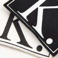 Vêtements avec logo de marque personnalisé en gros Étiquette en cuir suédé souple gaufré pour vêtements