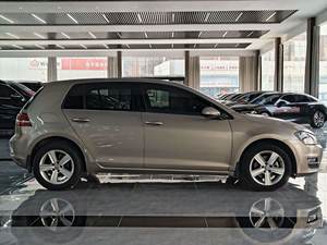 Volkswagen <span class=keywords><strong>Golf</strong></span> 230 <span class=keywords><strong>TSI</strong></span> <span class=keywords><strong>GT</strong></span> Edition 2016, <span class=keywords><strong>5</strong></span> portes, automatique, DSG, transmission intégrale, pneus R18, sièges en tissu, caméra de recul, voitures d'occasion à vendre - Product Image 2