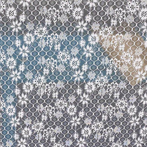 Dentelle française Chantilly blanche en gros, bord ondulé, petite dentelle florale en maille, tissu 100% polyester, léger et respirant pour mariage - Product Image 3