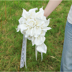 <span class=keywords><strong>Bouquet</strong></span> de fleurs artificielles fait main exquis en <span class=keywords><strong>rose</strong></span> <span class=keywords><strong>et</strong></span> <span class=keywords><strong>lys</strong></span> blanc pour les mariées tenant des fleurs pour la décoration de mariage - Product Image 5