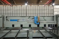 Scie à faisceau informatisée personnalisable pour des solutions de découpe sur mesure en menuiserie haut de gamme
