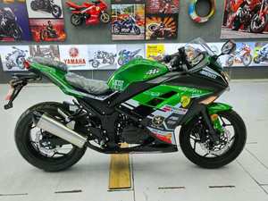 Motocicleta Deportiva <span class=keywords><strong>Kawasaki</strong></span> <span class=keywords><strong>Ninja</strong></span> <span class=keywords><strong>250</strong></span> 400, Bicilíndrica, Refrigeración Líquida, Inyección Electrónica de Combustible, Diseño Aerodinámico, Motos a Gasolina - Product Image 2