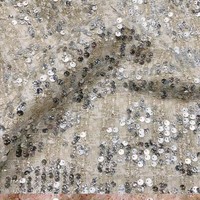 Tissu en tweed uni à paillettes en polyester, adapté aux vêtements, aux sacs, aux accessoires, aux jouets, etc., peut être expédié immédiatement