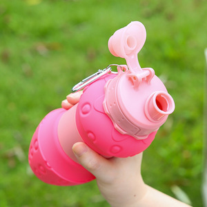 Platinum <b>Silicone</b> Folding Sports <b>Water</b> <b>Bottle</b> for Children New Cross-Border Strawberry Telescopic Design - Product Image 2