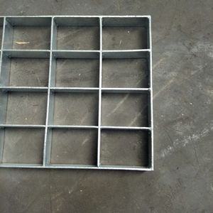 Rejilla de Acero Galvanizado en Caliente Resistente a la Corrosión, Aleación de Aluminio, Acero al Carbono, Decoración para Villas, Oficinas, Edificios y Apartamentos - Product Image 2