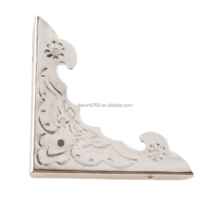 Protector de Esquinas Decorativo de Metal Plano de Color de 40x40x4 mm para Cajas de Madera y Libros, Suministro de Fábrica - Product Image 2