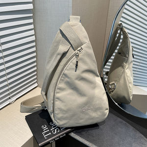 Sac à bandoulière antivol unisexe personnalisé en gros Nouveau design Sac de poitrine léger avec doublure en nylon et polyester imperméable à l'eau Fermeture éclair - Product Image 2