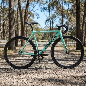 Bicicletta a scatto fisso TSUNAMI SNM100, telaio in lega di alluminio con forcella in lega di alluminio e pedali inclusi - Product Image 1