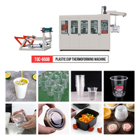 Automatische hoogproductieve machine voor het maken van plastic bekers, borden, trays en containers door middel van thermoforming, met PLC-besturing en servomotor