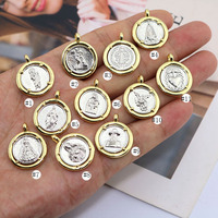 JS1779 Médailles, médaillons, pendentifs et breloques vintage en or 18 carats et plaqué argent bicolore, représentant la Vierge Marie, saint patron catholique