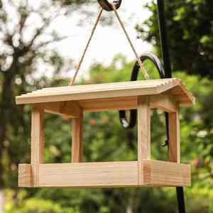 Grande mangeoire à oiseaux en bois suspendue mangeoire à oiseaux sauvages en bois naturel imperméable pour la décoration extérieure - Product Image 1