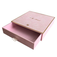 Boîte cadeau rose personnalisée avec accents dorés, emballage rigide pour soins de la peau, bijoux et cadeaux de mariage