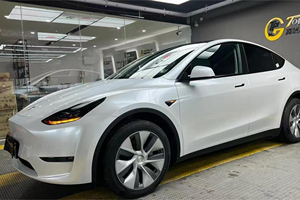 Vinilo automotriz metalizado blanco PET de alto brillo, antiarañazos, autoadhesivo, con tecnología de liberación de aire, rollo de película para rotulación de vehículos, venta al por mayor. - Product Image 3