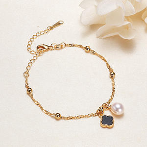 Bracelets de charme tendance en perles d'eau douce, bijoux comprenant des pendentifs en perles de Zhuji, provenant de stands de sourcing - Product Image 1