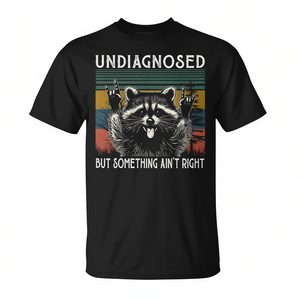 T-shirt Meme Raccoon « Non diagnostiqué, mais quelque chose ne va pas » - Product Image 2