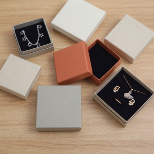 Boîte à bijoux de luxe en carton pour bagues, bracelets, colliers et boucles d'oreilles – Emballage personnalisé - Product Image 3