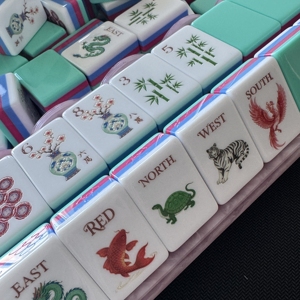 Nouvel ensemble <span class=keywords><strong>de</strong></span> mahjong personnalisé <span class=keywords><strong>de</strong></span> style chinois, 160 tuiles avec motif encre <span class=keywords><strong>de</strong></span> Chine et gravure <span class=keywords><strong>de</strong></span> logo, pour acheteurs en gros directement - Product Image 2