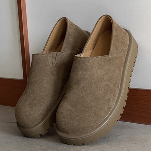 รองเท้าโลฟเฟอร์หนังทรงหุ้มข้อสำหรับผู้ชาย พร้อมฉนวนกันความร้อนเพิ่มความอบอุ่น รองเท้าบูทหิมะทันสมัยสวมใส่สบาย - Product Image 4