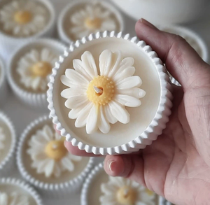 เทียนหอมรูปดอกเดซี่ขนาดเล็ก แบบกำหนดเองได้ ขายส่งจากโรงงาน บรรจุในถ้วยยิปซัม ของขวัญสุดสร้างสรรค์ - Product Image 4