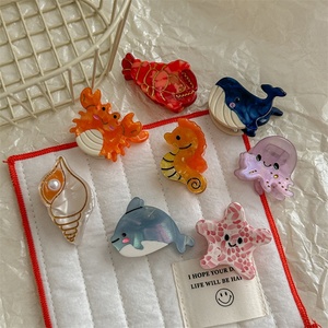 Vente en gros de pinces à cheveux miniatures en acétate style océan, avec motifs crabes, coquilles Saint-Jacques, dauphins, baleines, tortues, pour filles - Product Image 1