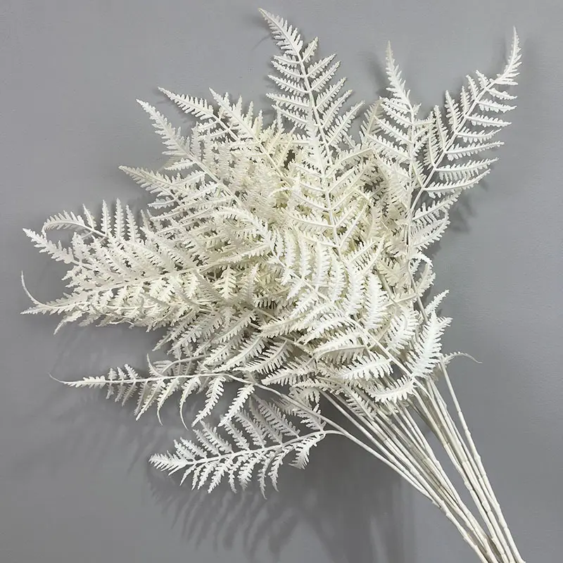 Q280 Wholesale White Fern Leaf White Flower Wedding Decoration Flower Material Silver Leaf Chrysanthemum