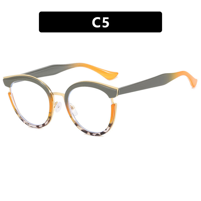 Sullo sfondo grigio, nel giallo sotto il fiore di fagiolo.