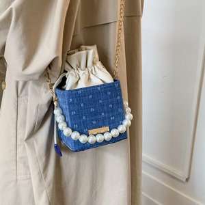 Bolso cuadrado estructurado con cierre de cordón y bordado floral para mujer - Product Image 3