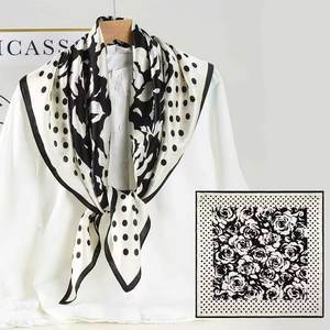 ผ้าพันคอไหมสั่งทำพิเศษ ผ้าพันคอไหมสี่เหลี่ยมจัตุรัสขนาด 90x90 ซม. ลายพิมพ์ดอกไม้ น้ำหนักเบา โปร่งสบาย เหมาะสำหรับเป็นของขวัญ - Product Image 1