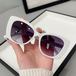 Nuevas Gafas de Sol Pequeñas para Mujer con Protección UV y Caras Brillantes, Gafas de Celebridades de Internet de Alta Moda - Product Image 6