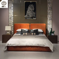 Lit King Size italien de luxe avec cadre intelligent, ensemble de meubles de chambre à coucher de luxe en velours, lit italien de luxe