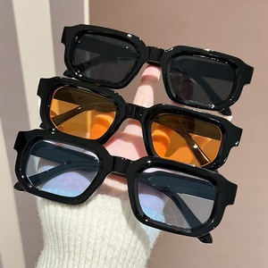 Occhiali da Sole Quadrati Nuovi 2026 alla Moda Versatili di Lusso Protezione UV400 Montatura Completa Anti-UV di Tendenza Sottili Unisex - Product Image 1