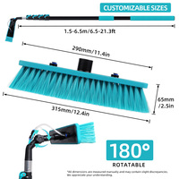 Brosse souple non conductrice alimentée en eau pour le nettoyage des surfaces des panneaux solaires bifaciaux