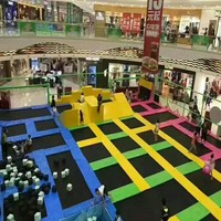 Parc de trampolines intérieur commercial, équipement de parc de trampolines coloré personnalisé pour enfants et adultes, parc d'attractions, aire de jeux